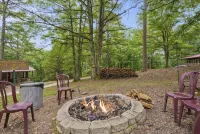 Bluebird Cottage - Hot Tub - Pool - Coffee - Fire Pit - less than 1 mile to SDC! - Hytter