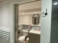 JD’s Zebras - Redesigned Historic School Guesthouse, Old BSL, Steps to Beach - 4-Star