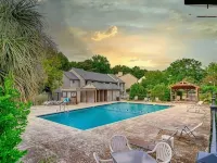 Quiet Corner Unit with Deck Overlooking the Saluda River - 3 stjerner