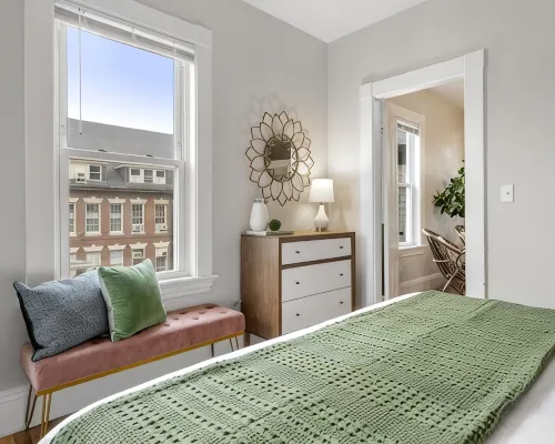 Garden Getaway 2BR Minutes to Salem, Beach, and train to Boston! Các khách sạn ở Beverly
