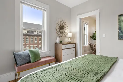 Garden Getaway 2BR Minutes to Salem, Beach, and train to Boston!