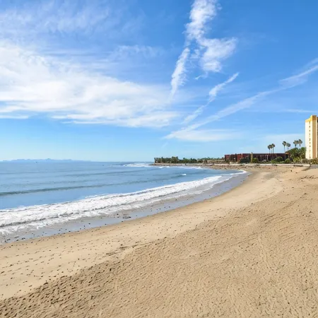 Modern Victorian Home Walking Distance To Ventura Pier and Downtown Restaurants