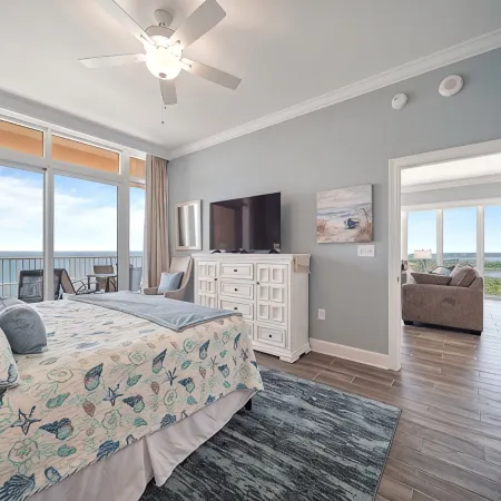 Direct Beachfront Condo Splash Pad Lazy River-Waterslide-Walk to Restaurants