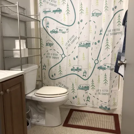Cozy 1 bedroom apartment ideal for long or short stays! Pet friendly w/side yard