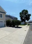 Beautiful Modern Beach House, across from Golf Course, Spacious Backyard