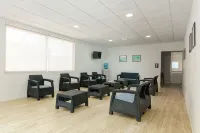 아파르타멘토스 투리스티코스 하르딘스 델 플라사 - 스파