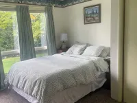 Charming lake house retreat, great for the whole family! 45 min to Cooperstown! Hotels in Chenango County