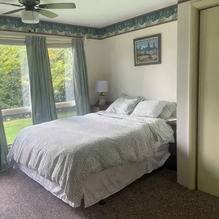 Charming lake house retreat, great for the whole family! 45 min to Cooperstown! Hotele w: Chenango County