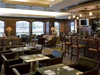 Warwick New York Hotel berhampiran Dewan Carnegie