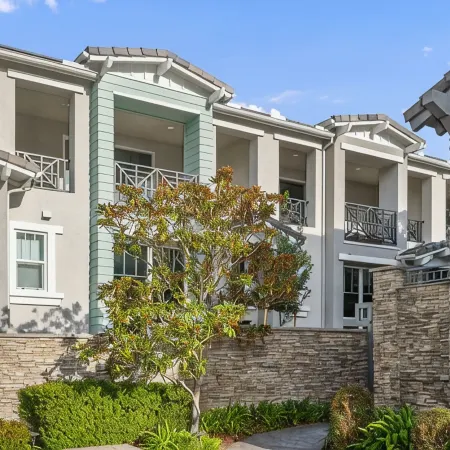 4BR Beach Condo I Heat & AC I Private Balconies I 2-car garage in the Village