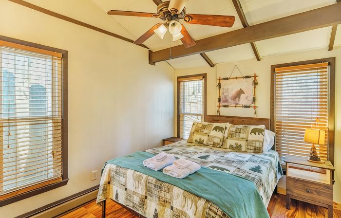 Charming Beech Mountain Chalet – 2BR + Loft - 5 Mins to Ski Slopes & Restaurants