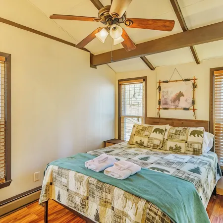 Charming Beech Mountain Chalet – 2BR + Loft - 5 Mins to Ski Slopes & Restaurants