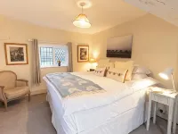 Grade 2 Listed Rural Farm House Hotels in Godalming