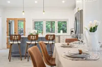 New! Coastal Beach House, Steps to Cape Neddick Beach with 4Br+Sleeps 9! - 4-Star