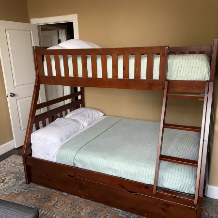 Cozy 2-Bedroom Suite w/ King Bed