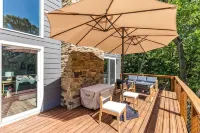 Cozy Family Lakehouse with Winter Lakeview, Hot Tub, Arcade, Mini Golf, Kng Beds - بوتيك
