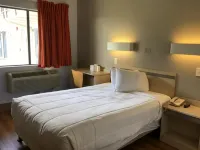 Super 8 by Wyndham Woods Cross/Salt Lake City North - Pet friendly