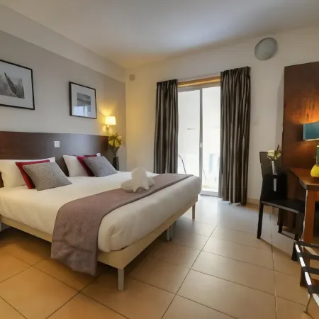 Carlton Hotel