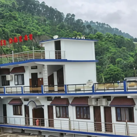 Hotel Omkaar & Restaurant Chinyalisaur