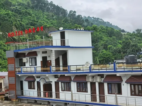 Hotel Omkaar & Restaurant Chinyalisaur - Kitchens