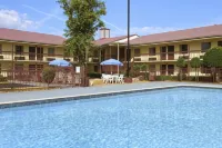 Days Inn by Wyndham West Memphis
