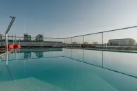 Brucklyn Hotels - Pool