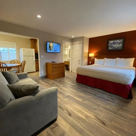 Sahara Courtyard Inn & Suites Osoyoos Отели в г. Осуюс
