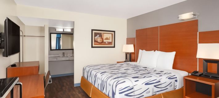 Travelodge by Wyndham Albuquerque West Hotels in Берналільйо