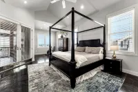 Luxury Lakeview w/Private Pool • Fireplaces • Game Garage • Sleeps Large Groups - 4 stelle
