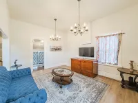 406 Canyon Rd #2