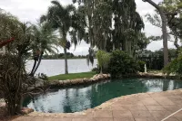 Lakefront Artist's Loft - Relax in Luxury! - Private Pools