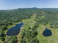 Rolling Oaks Ranch: Private Lakefront Farm Stay on 235 Acres - 4-Star