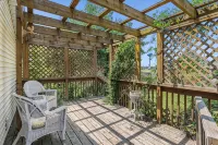 Renovated Victorian Home with Private Garden & Fire Pit! - 무료 와이파이