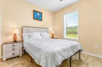 3-bedroom house with Hot Tub and Game Room in Eastpoint, 10 minute drive to SGI - 2-Star