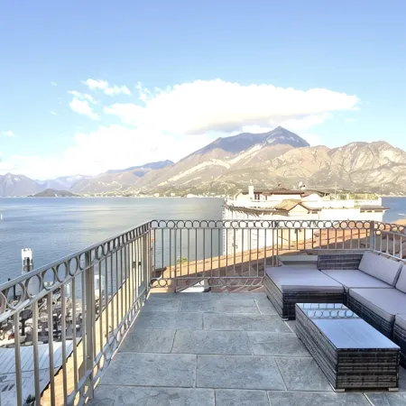 LISZT TOWER by KlabHouse-3BR Lakefront w/Terrace & AC