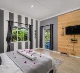 302 on Old Sea View Road Chelsea Hotels in 