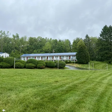 Economy Lodge 682 Main St Sturbridge