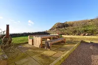 Cottage With Secure Garden, Wood Burning Stove And Sea Views - Homestays