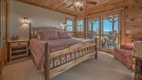Beautiful, private, Blue Ridge, GA cabin with incredible views. - 샬레 호텔
