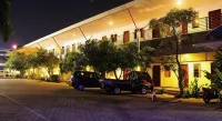Hotel Kings Kudus - parking