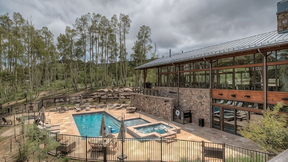 Luxury 5Br on Nat'l Forest: Private Lake, Pool & Hot Tub, Ski Keystone & Breck