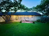 Charming 3-bedroom Georgetown house close to Square. Long term stays welcomed.
