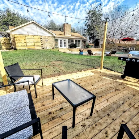 Texas Sunshine Oasis WACO/Silos/Baylor: Pool, Piano, PingPong, Pets on 1/2 acre