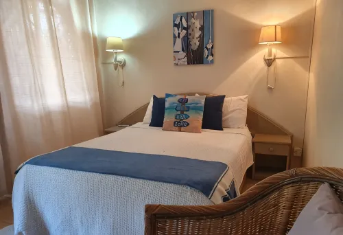 Charming 3 bedroom villa with pool, only 4 minutes walk to the beach - 2-Star