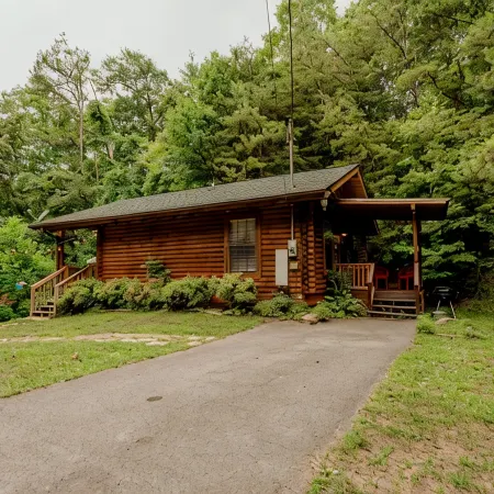 Secluded Cabin getaway-Hot Tub/AC/cable by Pforge