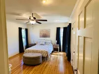 Spacious 2 Master Suites On Live Oak Street - 4-Star