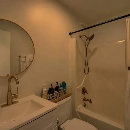 Golden Bear- lovely one bedroom with fireplace