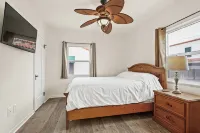 1920's Spanish Revival Home - 무료 와이파이