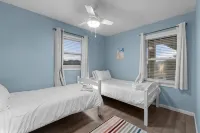 Outer Banks Haven: Pet-Friendly, Walk-to-Beach, EV Charging, Updated Kitchen - con encanto