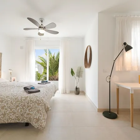 Luxurious A2 in a Small Complex with Communal Pool 100m from the Sea